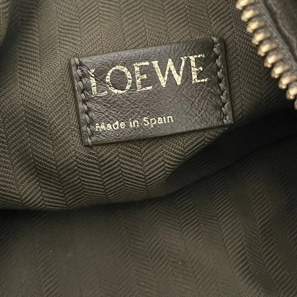 Loewe Olive Green bracelet bag with Adjustable crossbody Strap - Picture 4 of 7